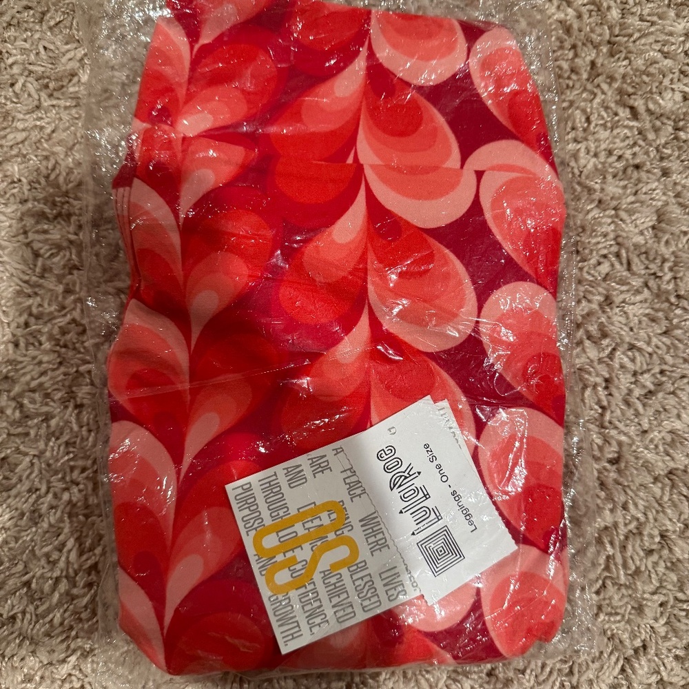 New Valentine’s Day Leggings Lularoe - Picture 2 of 2